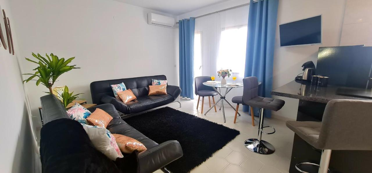 Precioso Apartamento Con Piscinas Y Vistas Al Mar. Benalmádena Kültér fotó