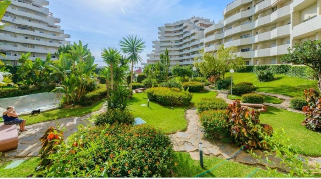 Precioso Apartamento Con Piscinas Y Vistas Al Mar. Benalmádena Kültér fotó