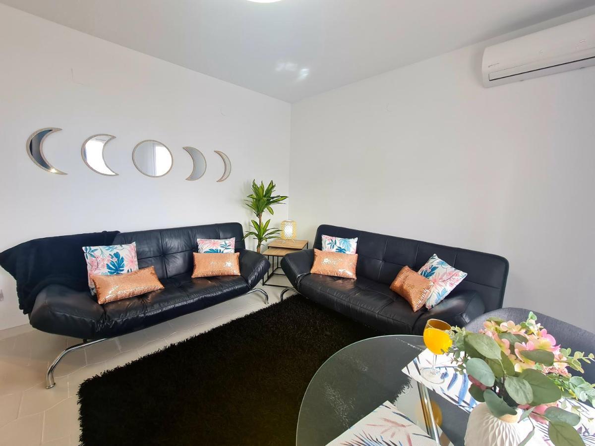 Precioso Apartamento Con Piscinas Y Vistas Al Mar. Benalmádena Kültér fotó