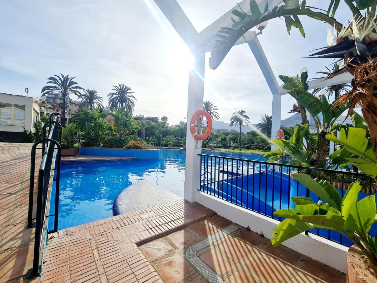 Precioso Apartamento Con Piscinas Y Vistas Al Mar. Benalmádena Kültér fotó