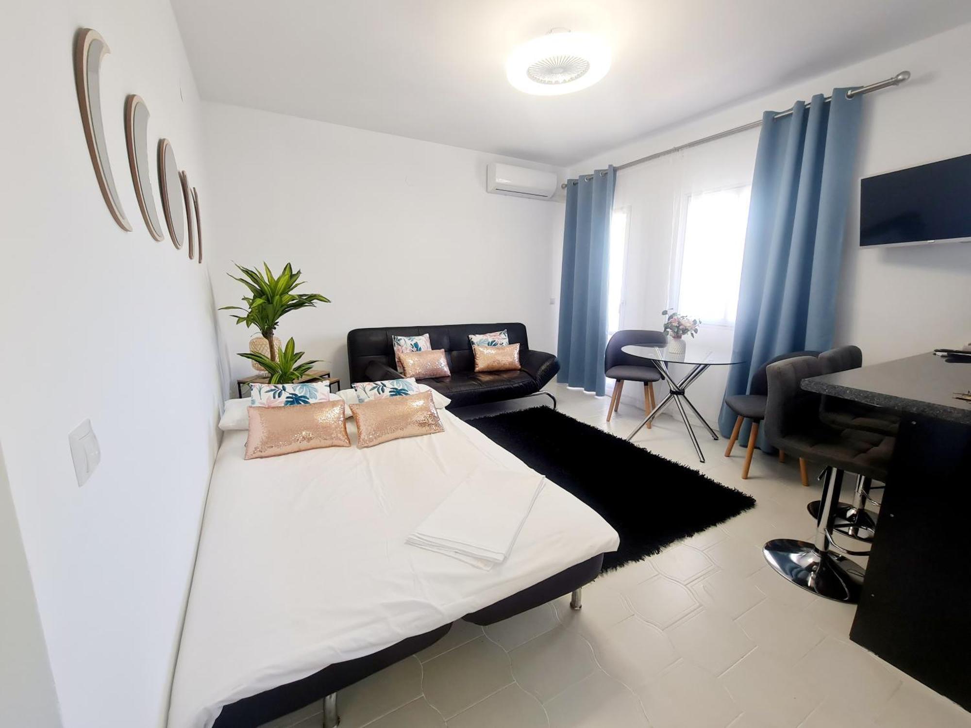 Precioso Apartamento Con Piscinas Y Vistas Al Mar. Benalmádena Kültér fotó